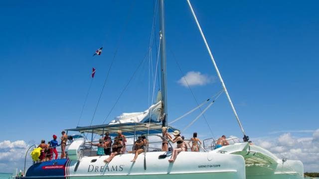 From Bayahíbe: Saona Island Catamaran Cruise with Buffet — Guided tour and outdoor activity